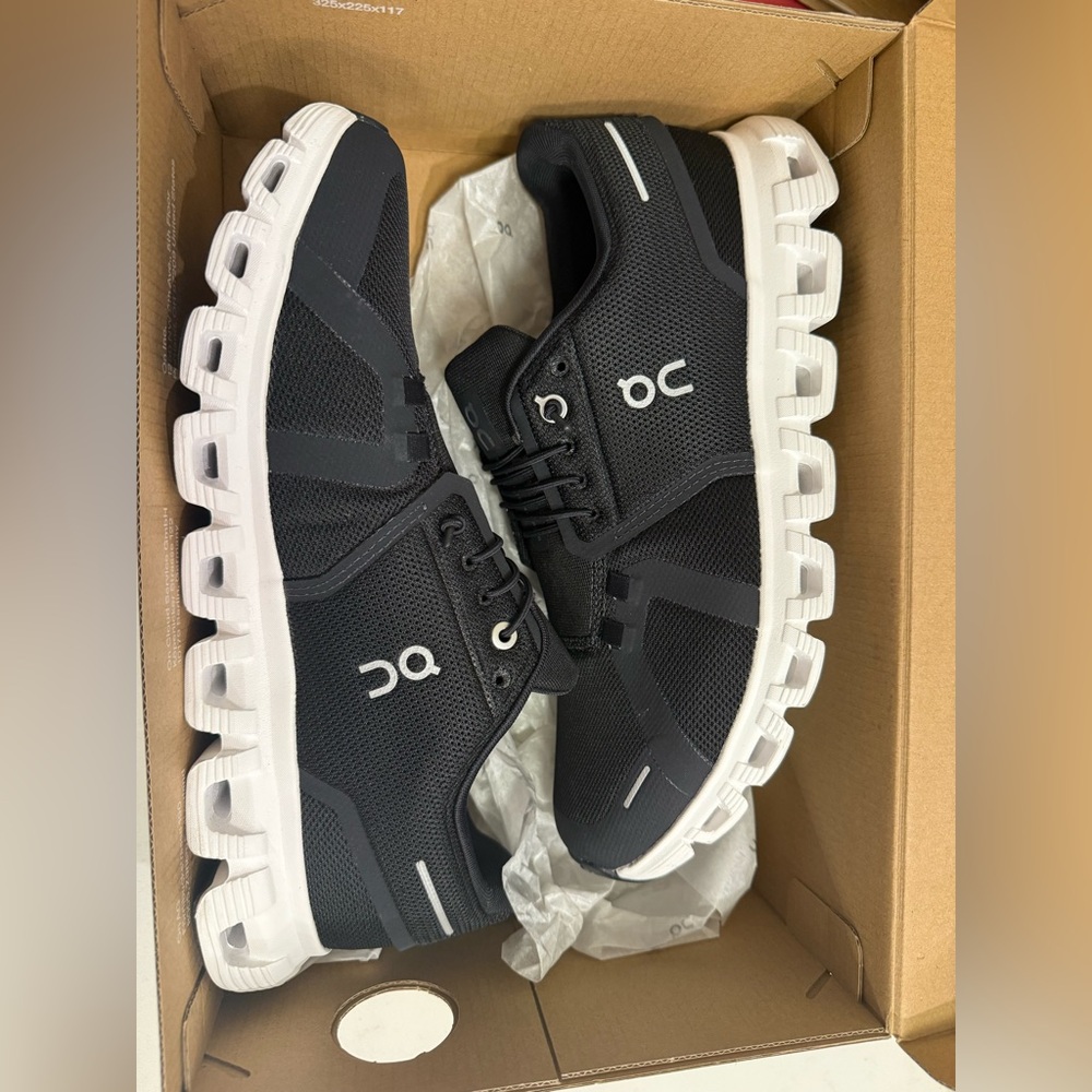 On Running Cloud 6 Athletic Shoes